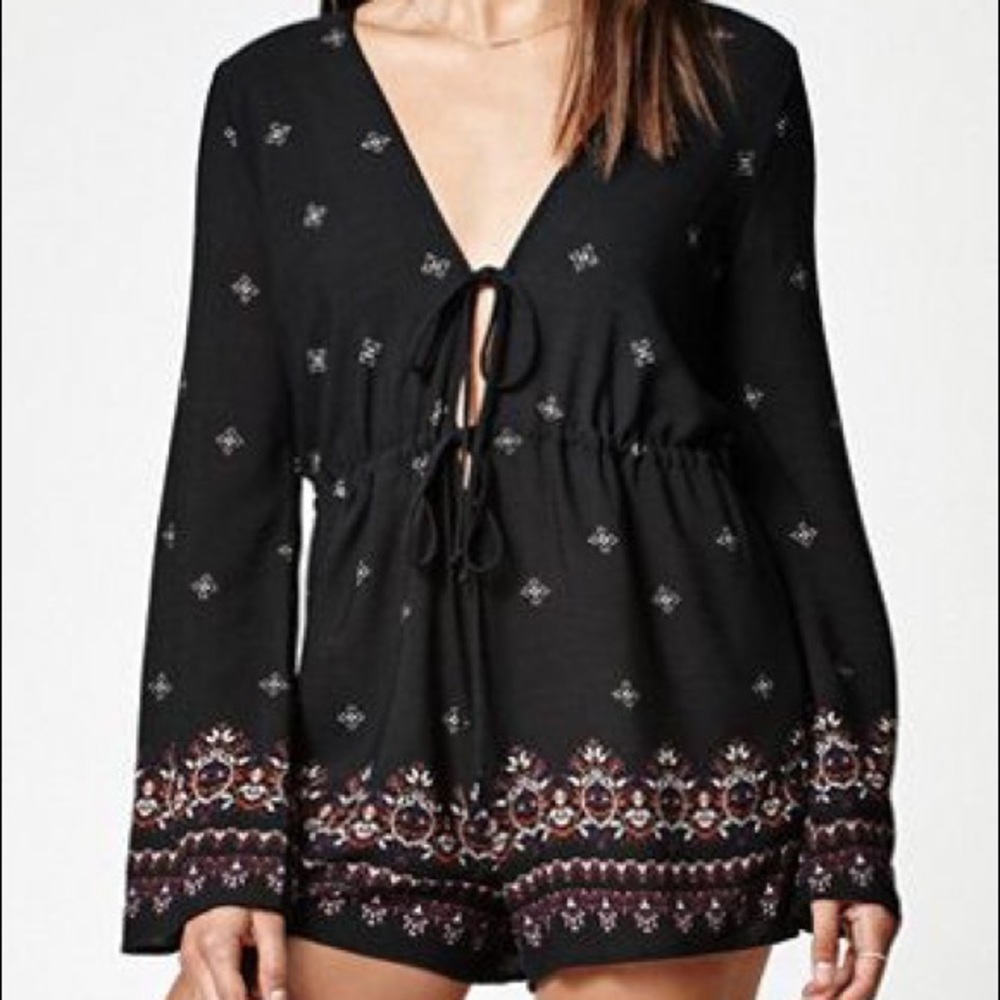 Kendall & Kylie tie front black romper
